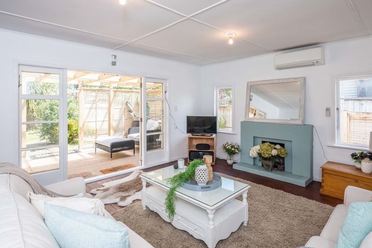 Photo of property in 14 Alexander Road, Raumati Beach, Paraparaumu, 5032