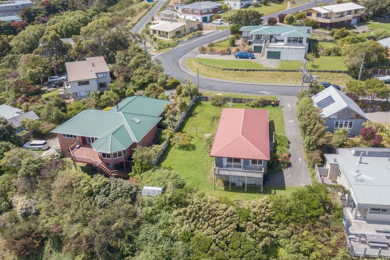 Photo of property in 20 Bayne Terrace, Macandrew Bay, Dunedin, 9014