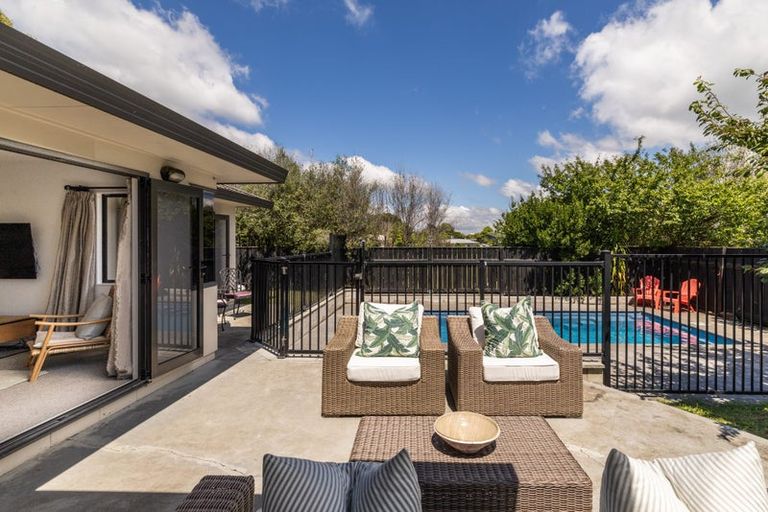 Photo of property in 17 Washington Place, Havelock North, 4130