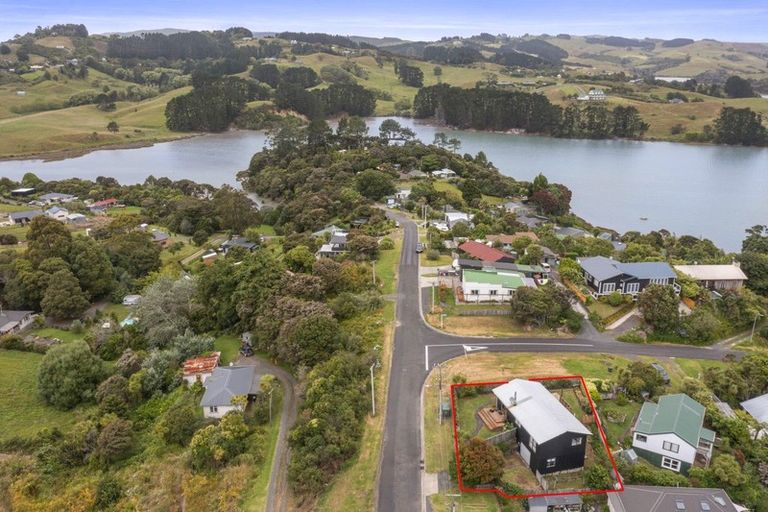 Photo of property in 9 Point Street, Raglan, 3225