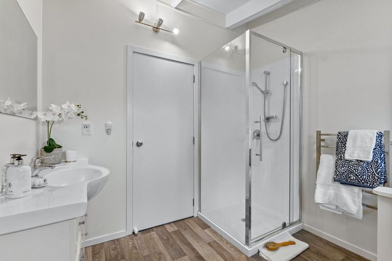 Photo of property in 2/19 Seaview Road, Glenfield, Auckland, 0629