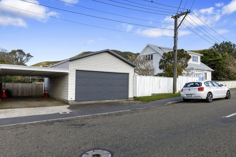 Photo of property in 33 Firth Terrace, Karori, Wellington, 6012