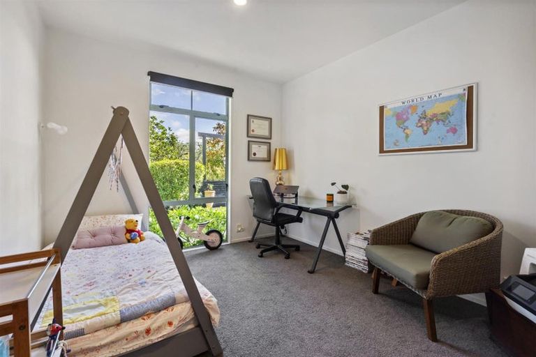 Photo of property in 2/110 Aberdeen Road, Campbells Bay, Auckland, 0620