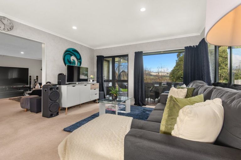 Photo of property in 100 Pacific Drive, Fitzherbert, Palmerston North, 4410