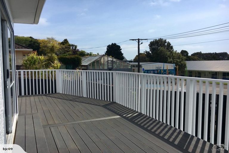 Photo of property in 9 Davies Lane, New Plymouth, 4310