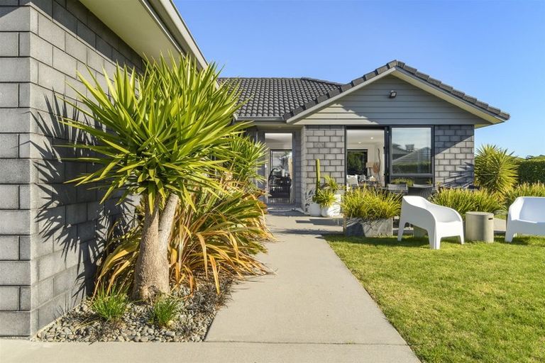 Photo of property in 39 Ballintoy Park Drive, Welcome Bay, Tauranga, 3175