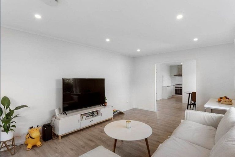 Photo of property in 38 Sunline Avenue, Massey, Auckland, 0614