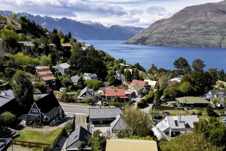 Photo of property in 24 Williams Street, Sunshine Bay, Queenstown, 9300