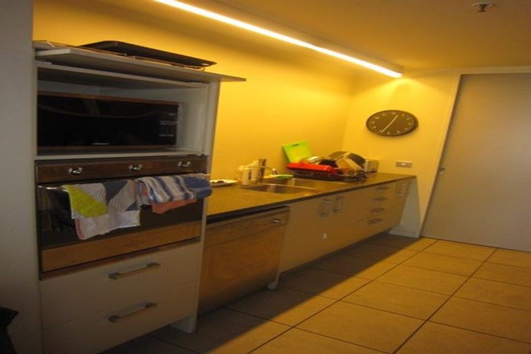 Photo of property in 72 Oriental Parade, Oriental Bay, Wellington, 6011