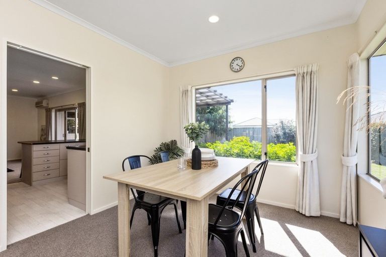 Photo of property in 6 Rosehill Way, Taradale, Napier, 4112