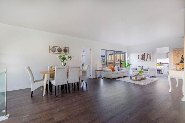 Photo of property in 2 Celestial Crescent, Orewa, 0931