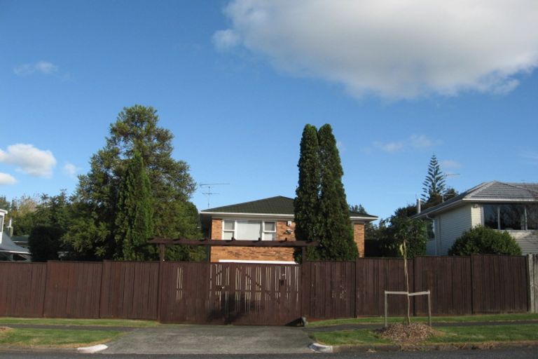 Photo of property in 139 Reeves Road, Pakuranga Heights, Auckland, 2010