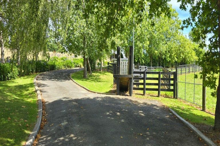 Photo of property in 2 Lees Pakaraka Road, Te Ore Ore, Masterton, 5886
