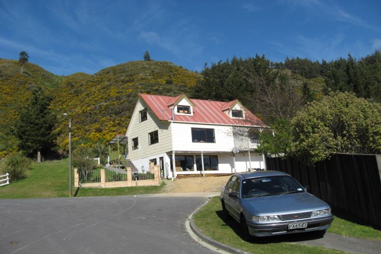 Photo of property in 72 Castlerea Street, Wainuiomata, Lower Hutt, 5014