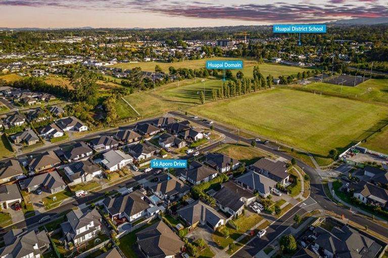 Photo of property in 16 Aporo Drive, Kumeu, 0810