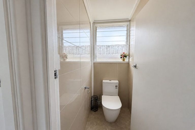 Photo of property in 80 Tiraumea Drive, Pakuranga, Auckland, 2010