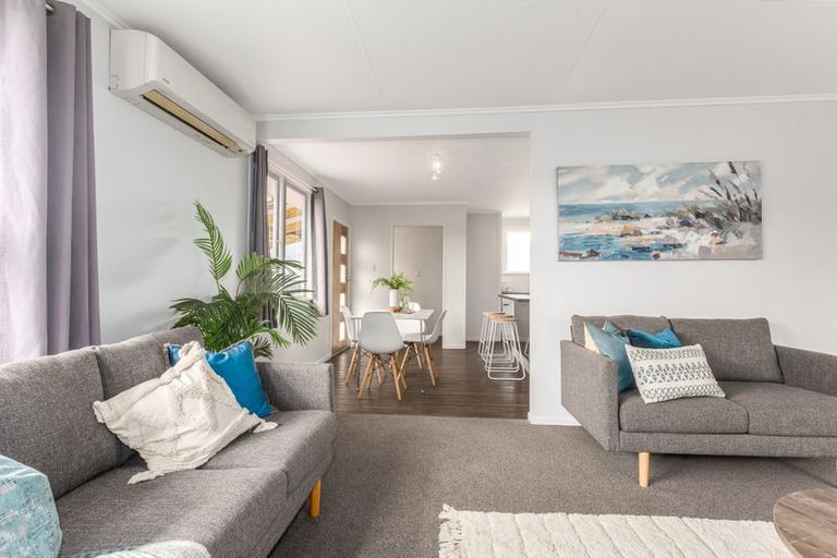 Photo of property in 32 Beauzami Crescent, Ascot Park, Porirua, 5024