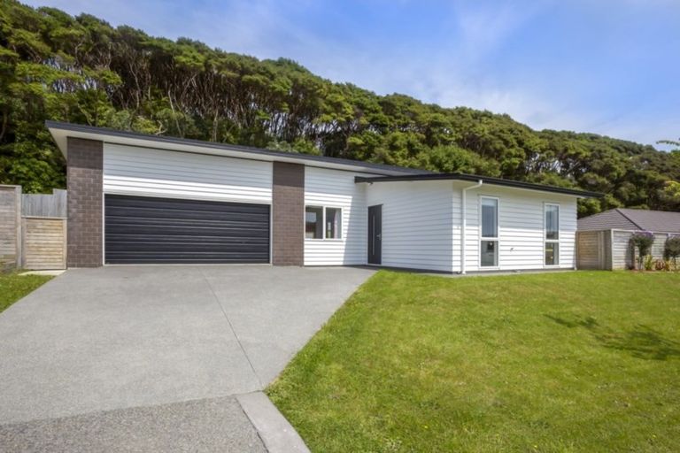 Photo of property in 11 Banks Boulevard, Whitby, Porirua, 5024