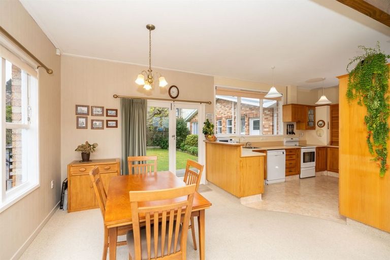 Photo of property in 135 Lake Crescent, Hamilton Lake, Hamilton, 3204