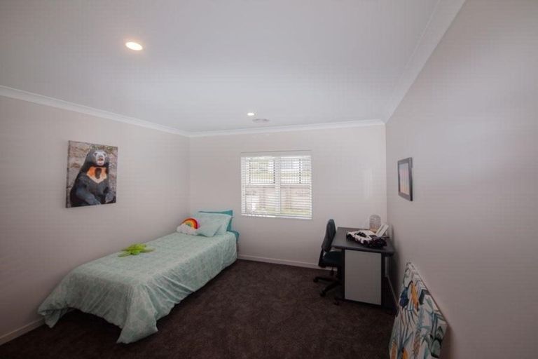 Photo of property in 35 Margaret Shields Avenue, Aotea, Porirua, 5024