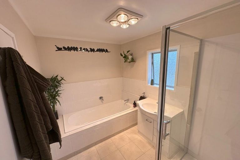 Photo of property in 1/10 Salem Place, Torbay, Auckland, 0630