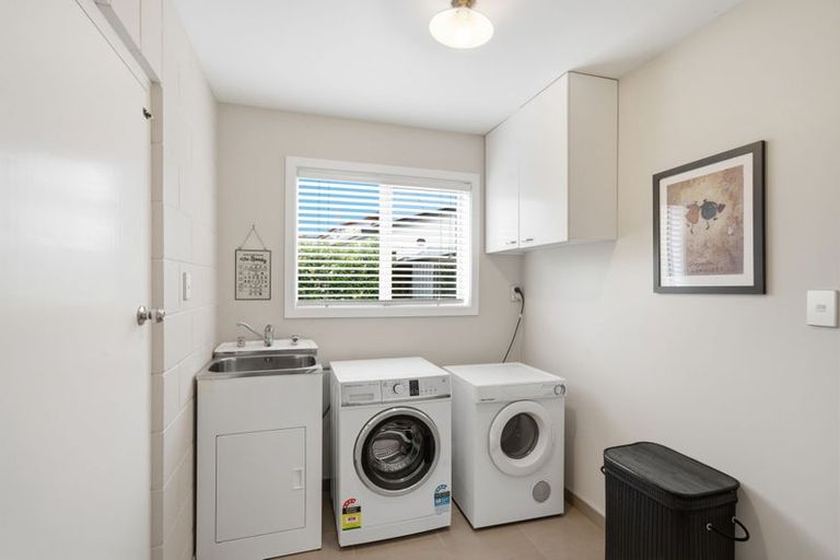 Photo of property in 6 Dunrobin Place, Avonhead, Christchurch, 8042