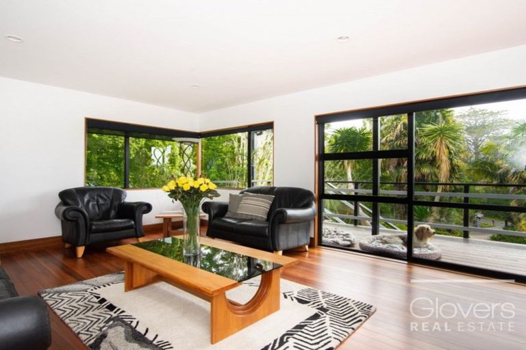 Photo of property in 22 Rimu Road, Oratia, Auckland, 0604
