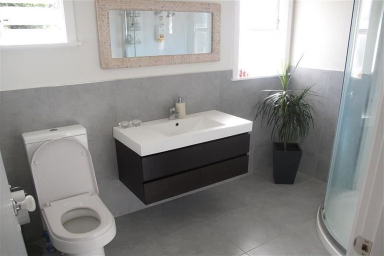 Photo of property in 117 Vodanovich Road, Te Atatu South, Auckland, 0610