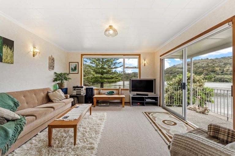 Photo of property in 17 Weranui Road, Waiwera, 0994
