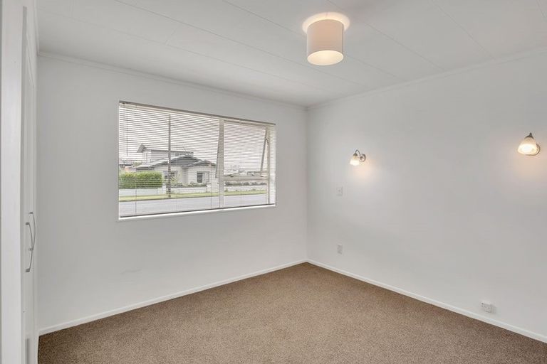 Photo of property in 1/4 French Street, Moturoa, New Plymouth, 4310
