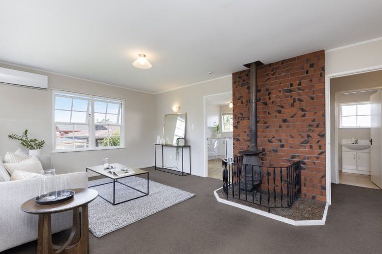Photo of property in 2/68a Sturges Road, Henderson, Auckland, 0612