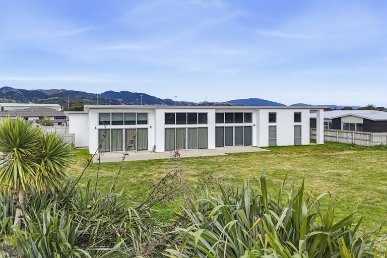 Photo of property in 12 Bridford Way, Paraparaumu, 5032