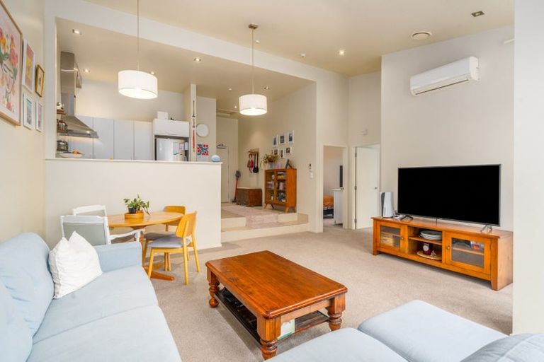 Photo of property in 1/20 Main Road, Tawa, Wellington, 5028