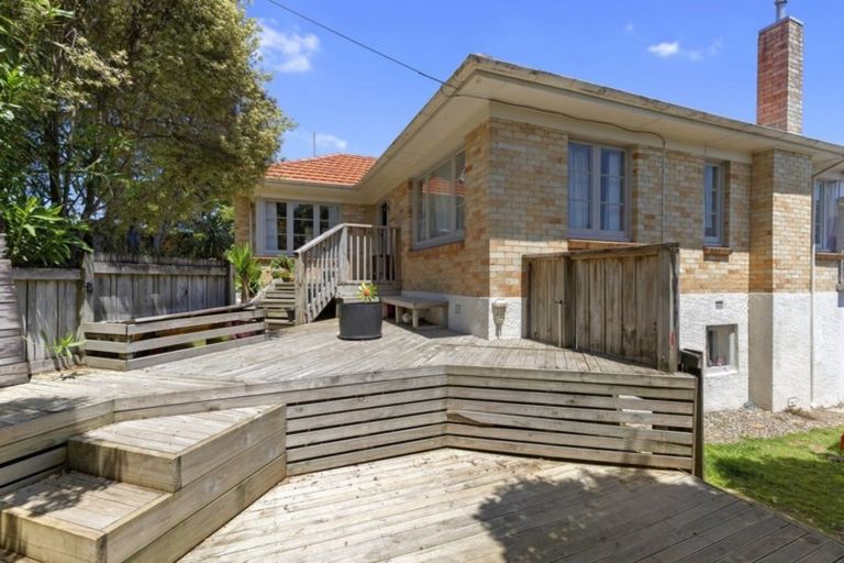 Photo of property in 38 Forest Lake Road, Forest Lake, Hamilton, 3200