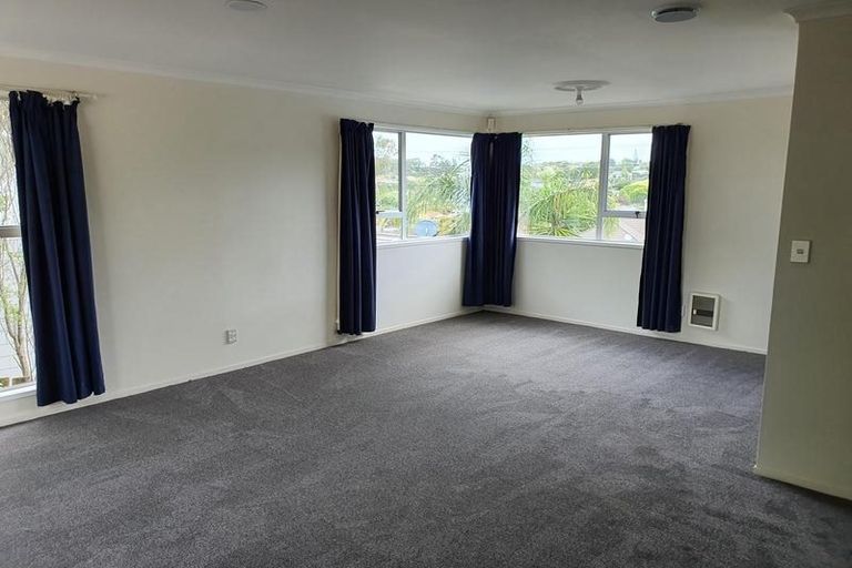 Photo of property in 41 Triangle Road, Massey, Auckland, 0614