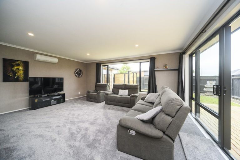 Photo of property in 5 Angelina Way, Kelvin Grove, Palmerston North, 4414