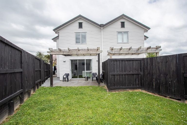 Photo of property in 2/1 Hibiscus Avenue, Hamilton Lake, Hamilton, 3204