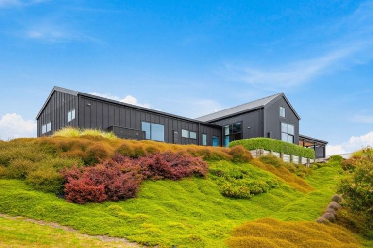 Photo of property in 2 Peregrine Place, Kinloch, Taupo, 3377