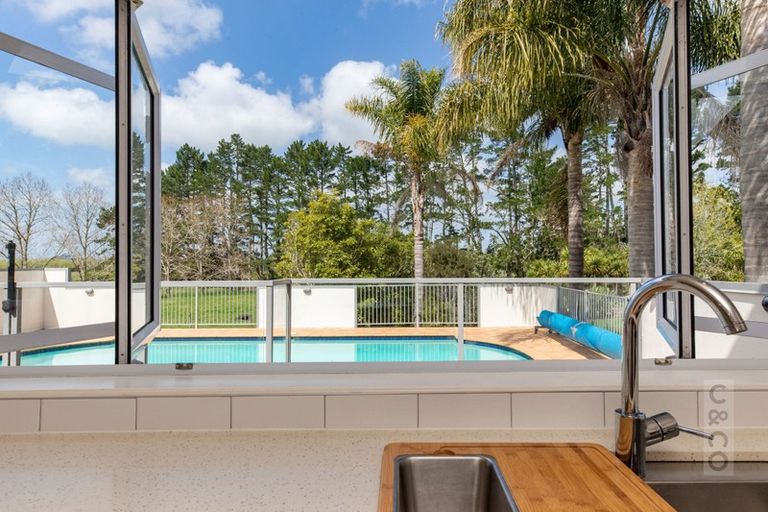 Photo of property in 30 Riverland Road, Kumeu, 0892