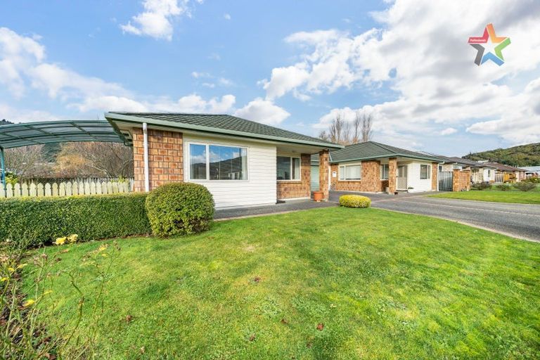 Photo of property in 10 Woodland Mews, Wainuiomata, Lower Hutt, 5014