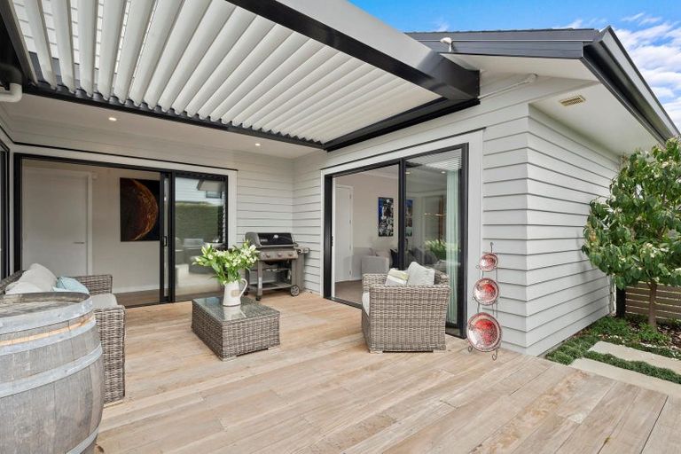 Photo of property in 33 Pohutukawa Parade, Riverhead, 0820