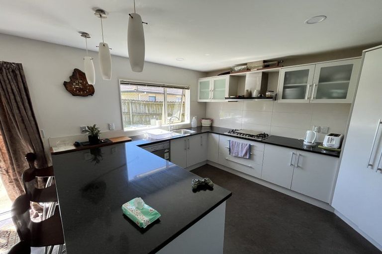 Photo of property in 18 Nicholas Gibbons Drive, Clendon Park, Auckland, 2103