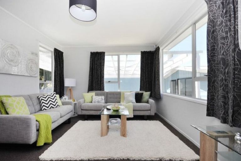 Photo of property in 404 Roscommon Road, Clendon Park, Auckland, 2103