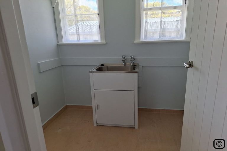 Photo of property in 73 Naenae Road, Naenae, Lower Hutt, 5011