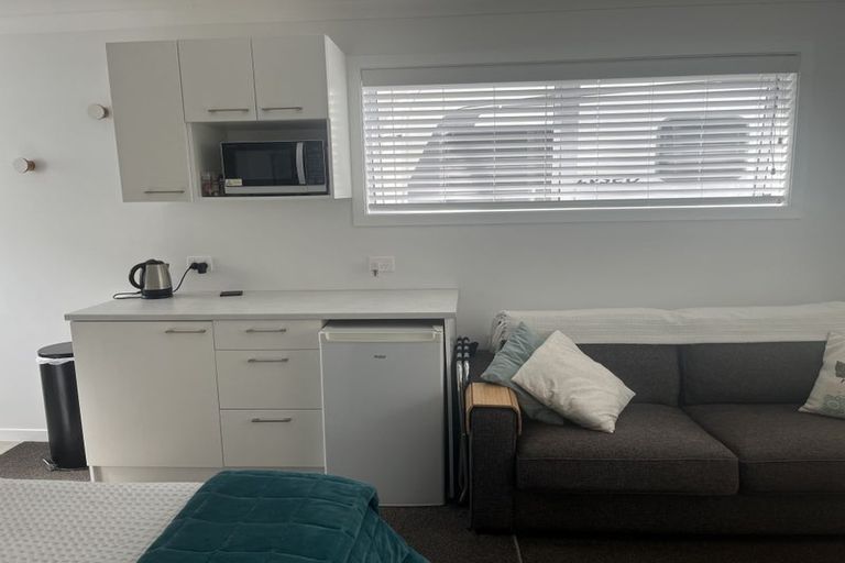 Photo of property in 112b Hibiscus Coast Highway, Red Beach, 0932