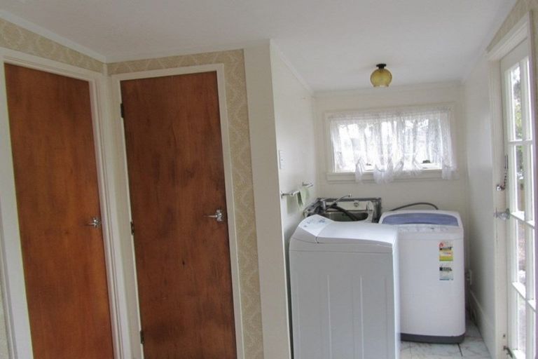 Photo of property in 51 Peach Road, Glenfield, Auckland, 0629