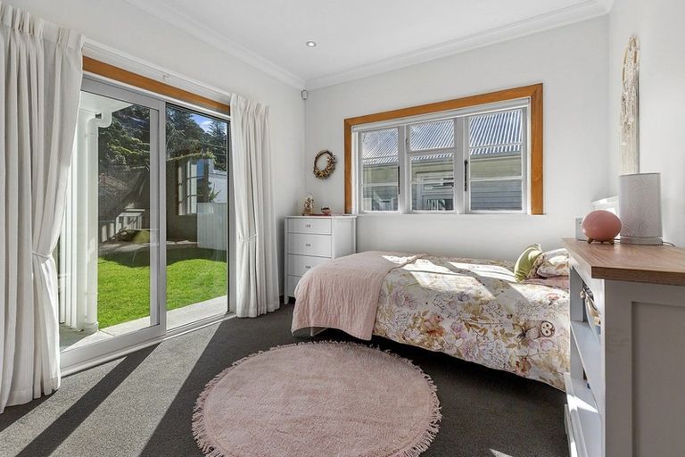 Photo of property in 55 Ferry Street, Seatoun, Wellington, 6022