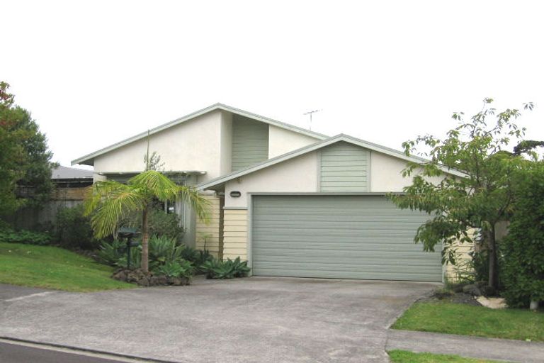 Photo of property in 11 Cinnabar Place, Westgate, Auckland, 0614
