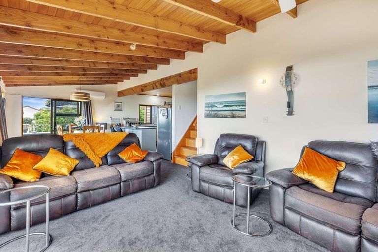 Photo of property in 18 Bay View Road, Cable Bay, 0420