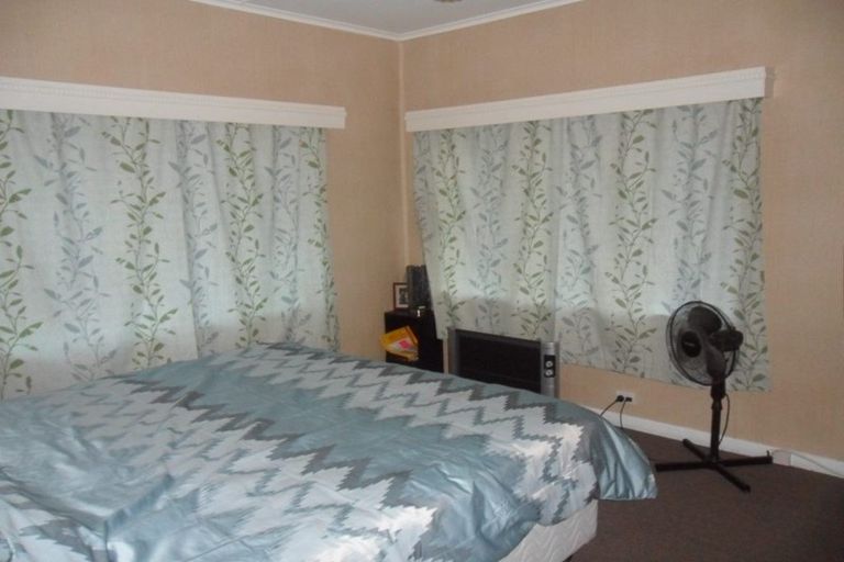 Photo of property in 34 Buscomb Avenue, Henderson, Auckland, 0610